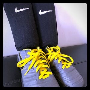 Nike Kids LegendX 7 Club IC Soccer Size: 3.5 Y